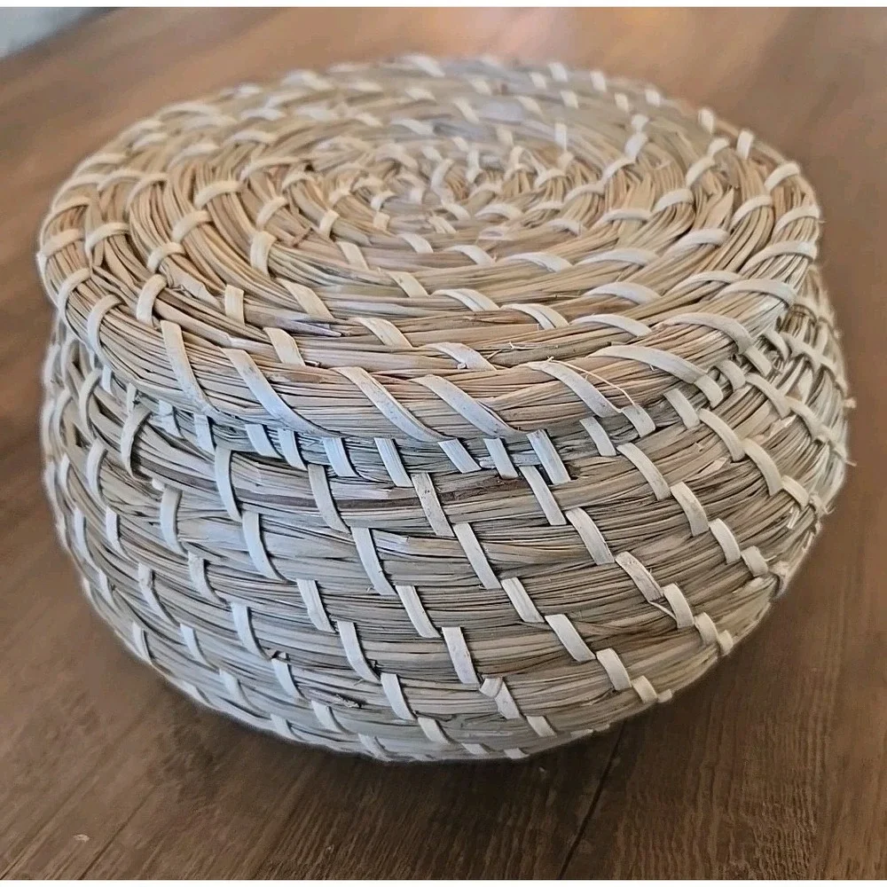 Vintage Woven Sweetgrass Handmade Round Bulbous Basket With Lid 7